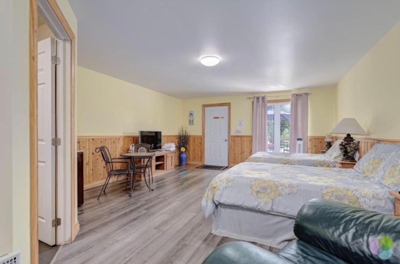 Motel Hebergement Chez Le D Saint Zenon Zewnętrze zdjęcie