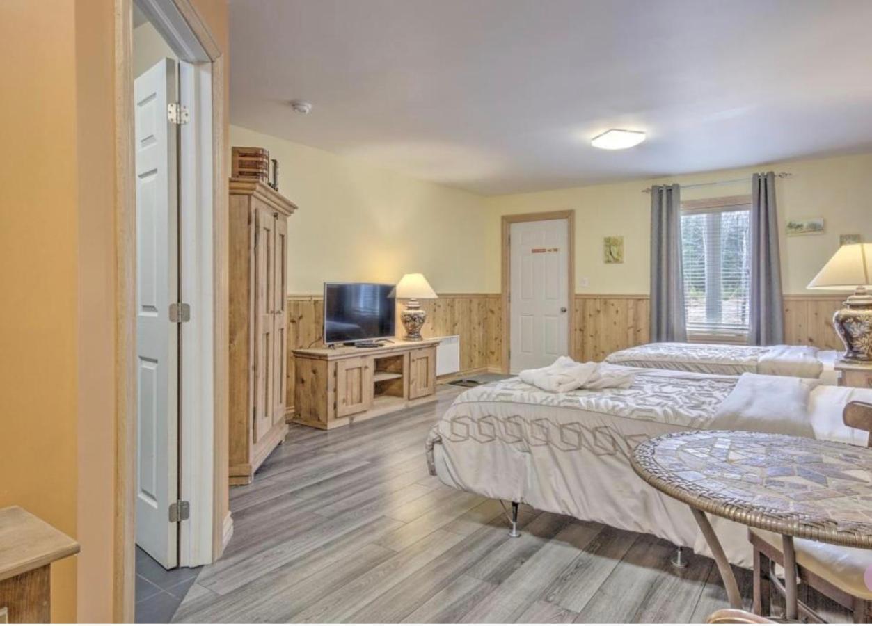 Motel Hebergement Chez Le D Saint Zenon Zewnętrze zdjęcie
